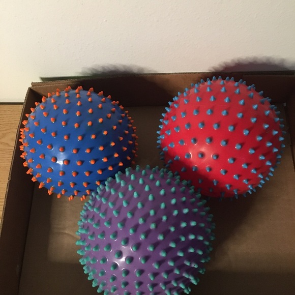 New Bundle Of 3 Boys/Girls Spiked Balls Purple Blue Pink backyard beach🏖 pool - Picture 5 of 9